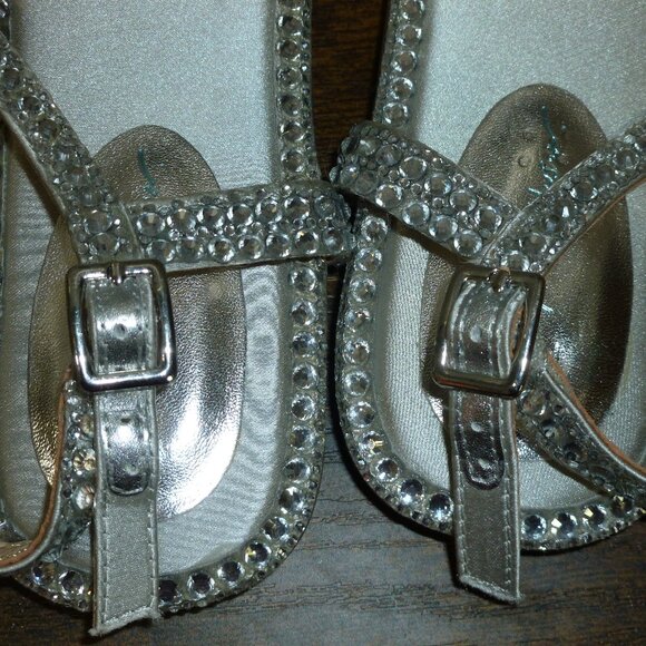 NWOT Betsey Johnson Silver Sequin Thong Sandals w/Ankle Straps - Picture 14 of 14